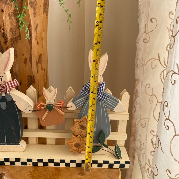 Bunnies on a picket fence decor - Picture 3 of 4